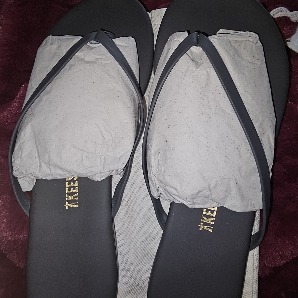Tkees sz 9 flip flop